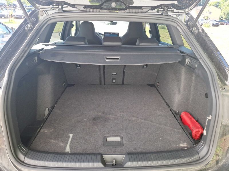 Volkswagen Golf VIII 1.5 eTSI R-Line — zdjęcie 9
