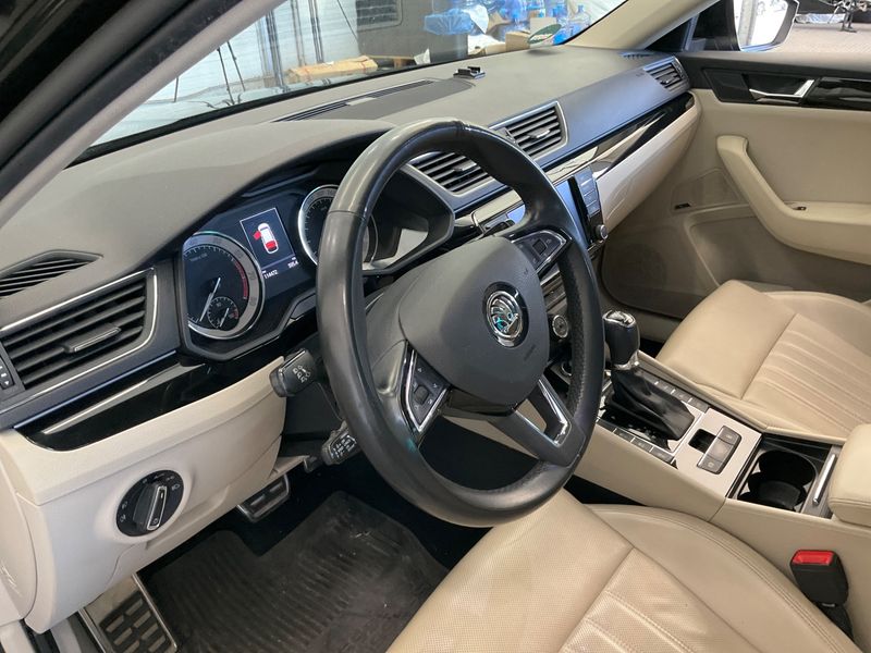Skoda Superb 2.0 TSI Laurin & Klement 4x4 2016 – снимка 42
