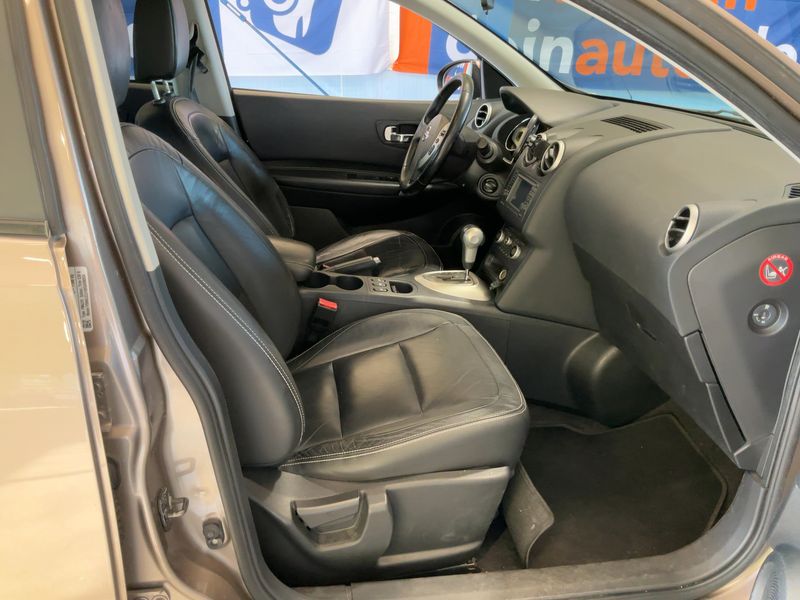 Nissan Qashqai 2.0 Tekna — zdjęcie 11