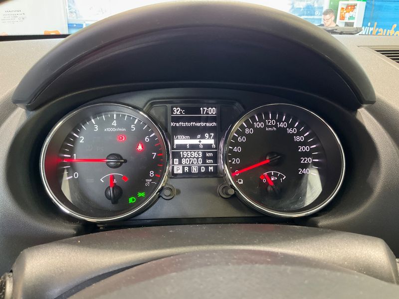 Nissan Qashqai 2.0 Tekna — zdjęcie 13