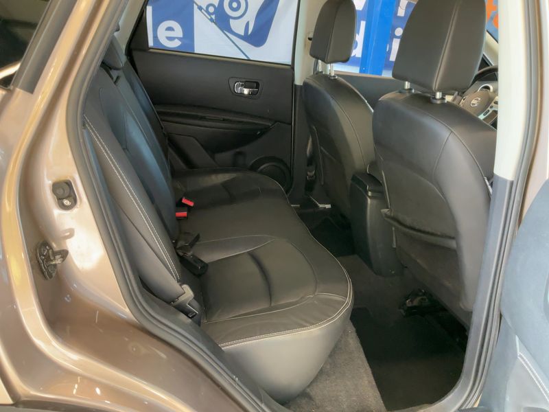 Nissan Qashqai 2.0 Tekna — zdjęcie 14