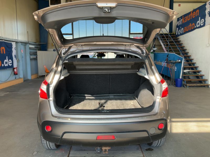 Nissan Qashqai 2.0 Tekna — zdjęcie 10