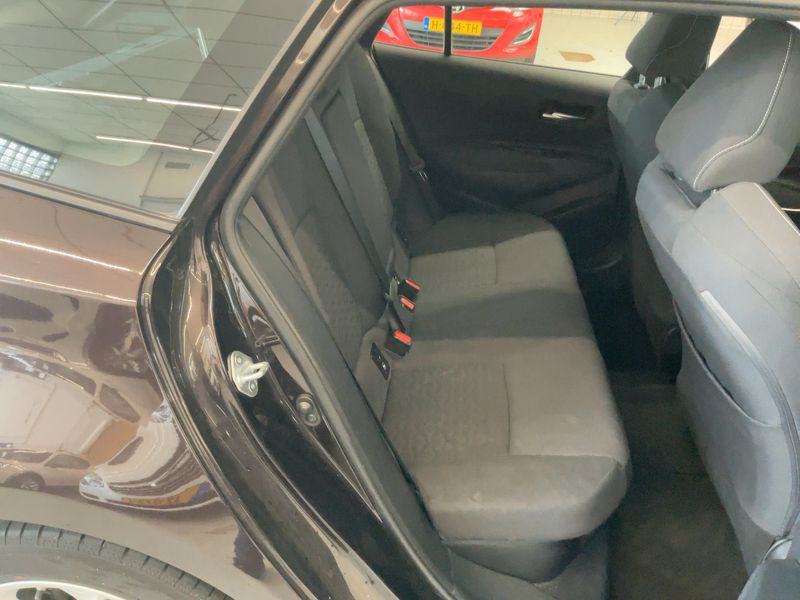Toyota Corolla 1.8 Hybrid Active Drive — zdjęcie 14