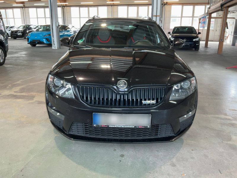 Skoda Octavia 2.0 TDI RS — zdjęcie 9
