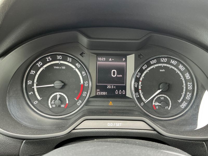 Skoda Octavia 2.0 TDI RS — zdjęcie 13