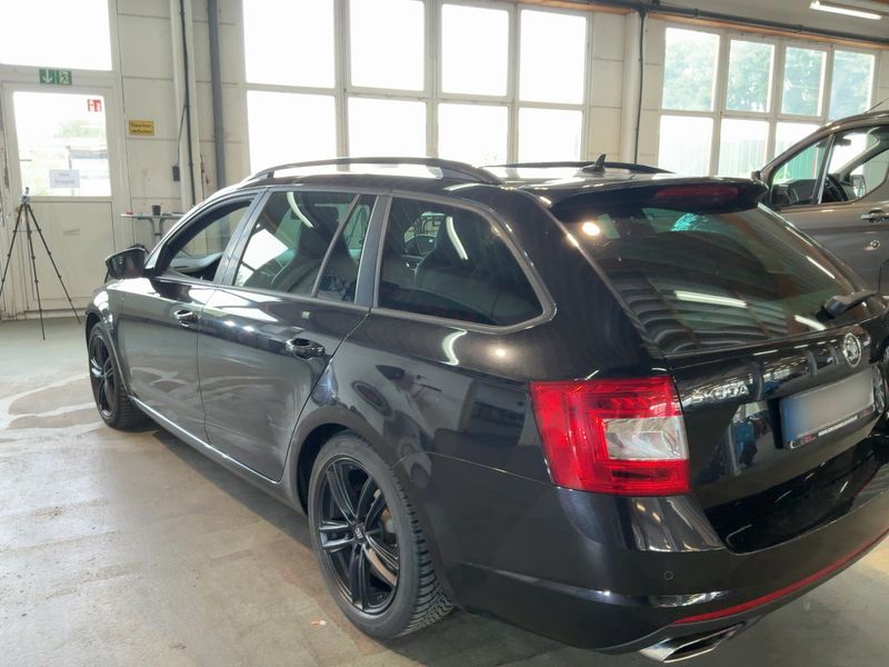 Skoda Octavia 2.0 TDI RS — zdjęcie 3