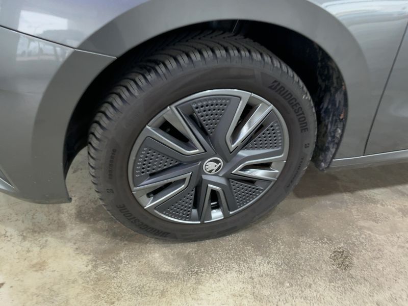 Skoda Fabia 1.0 TSI Tour 2025 – снимка 3