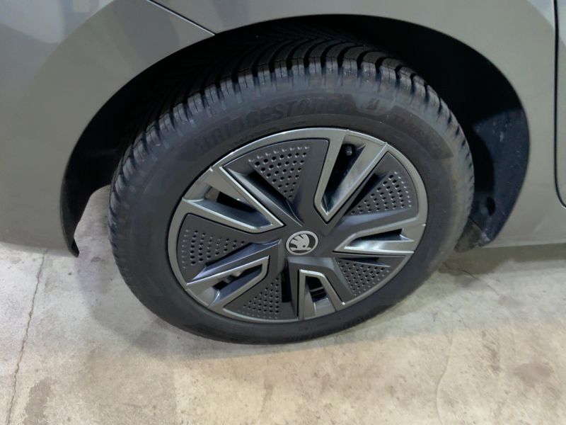 Skoda Fabia 1.0 TSI Tour 2025 – снимка 9