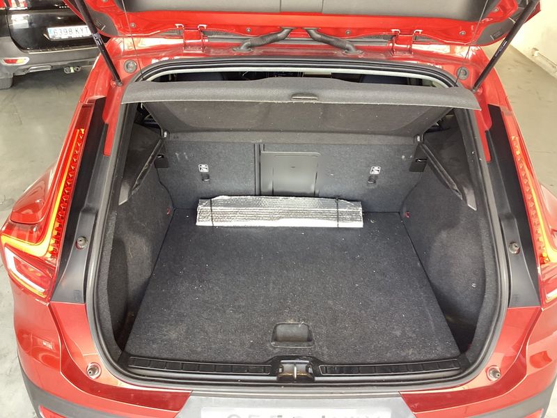 Volvo XC40 2.0 D3 Momentum 2WD — zdjęcie 10