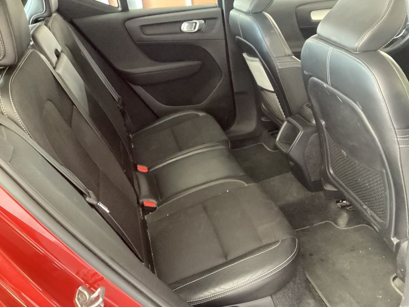 Volvo XC40 2.0 D3 Momentum 2WD — zdjęcie 14