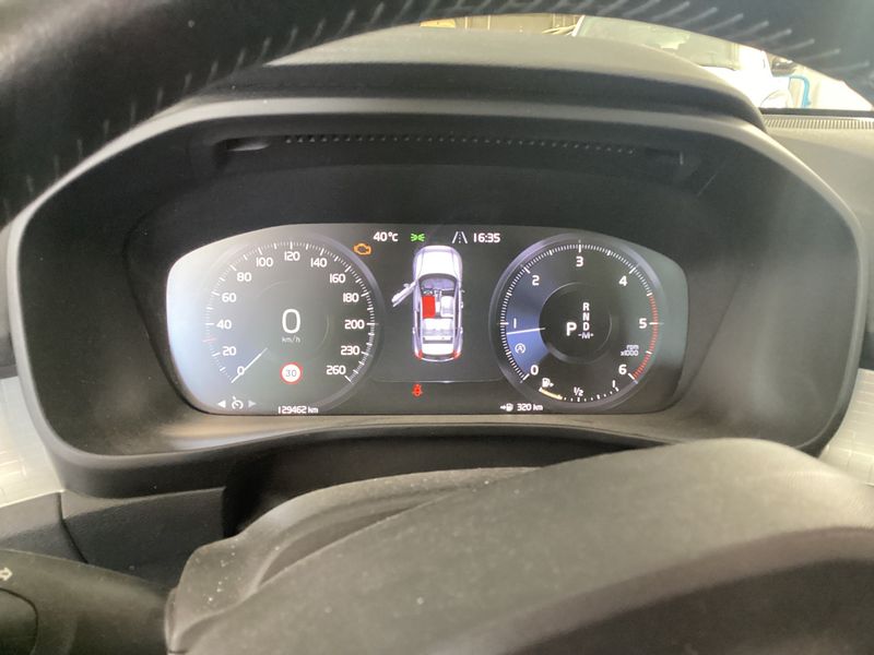 Volvo XC40 2.0 D3 Momentum 2WD — zdjęcie 13
