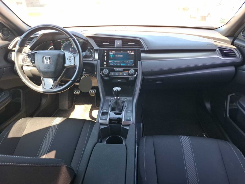 Honda Civic 1.0 VTEC Executive — zdjęcie 11