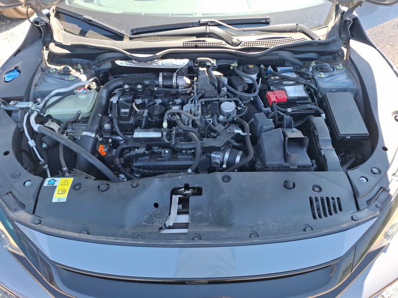 Honda Civic 1.0 VTEC Executive — zdjęcie 8