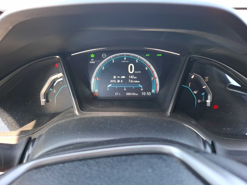 Honda Civic 1.0 VTEC Executive — zdjęcie 12