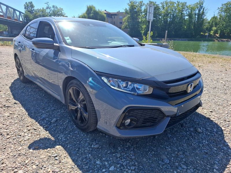 Honda Civic 1.0 VTEC Executive — zdjęcie 6