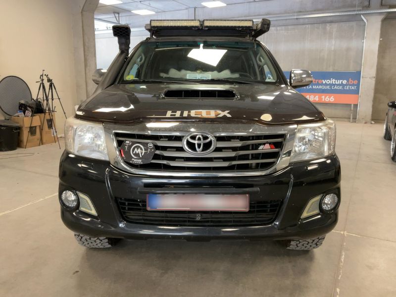 Toyota Hilux 3.0 Turbodiesel Double Cab Life 4x4 — zdjęcie 9