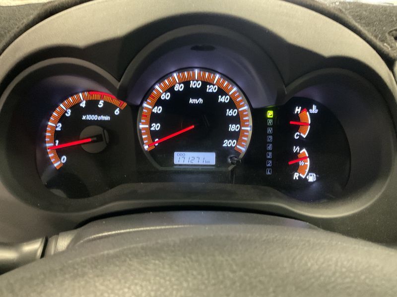 Toyota Hilux 3.0 Turbodiesel Double Cab Life 4x4 — zdjęcie 13