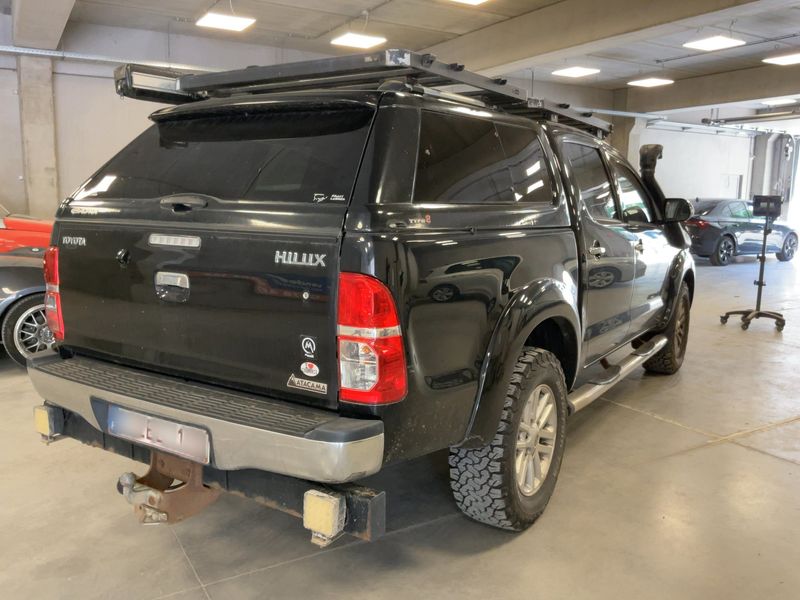 Toyota Hilux 3.0 Turbodiesel Double Cab Life 4x4 — zdjęcie 6