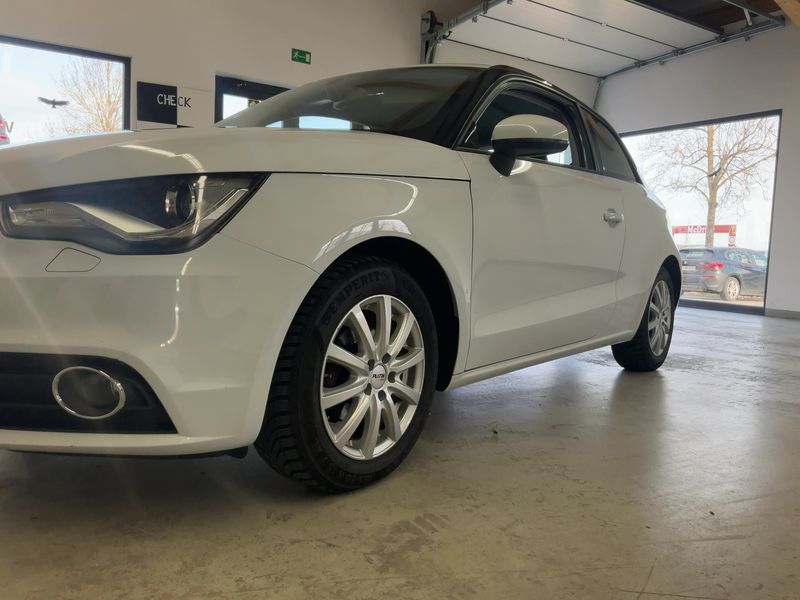 Audi A1 1.6 TDI Ambition — zdjęcie 2