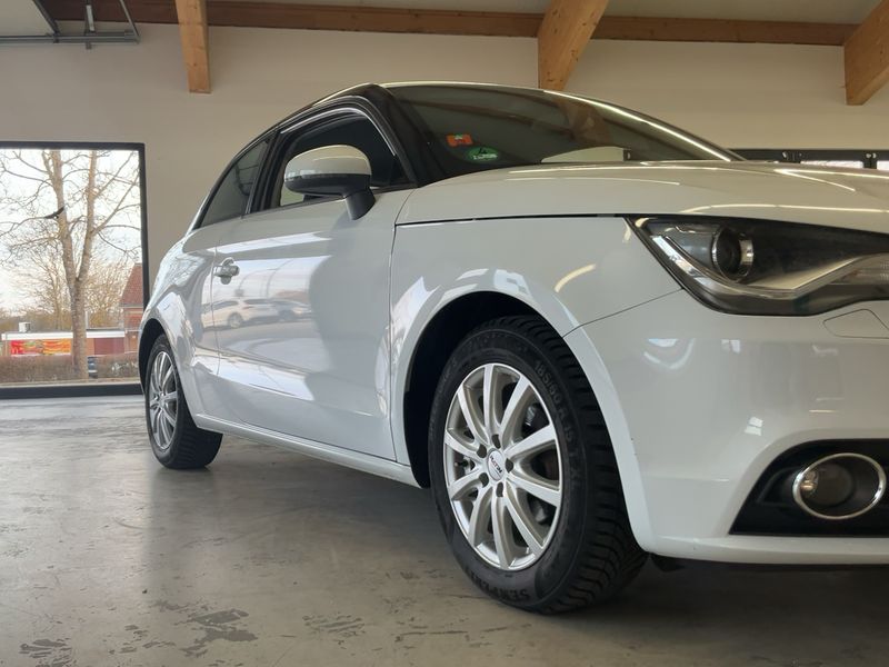 Audi A1 1.6 TDI Ambition — zdjęcie 8