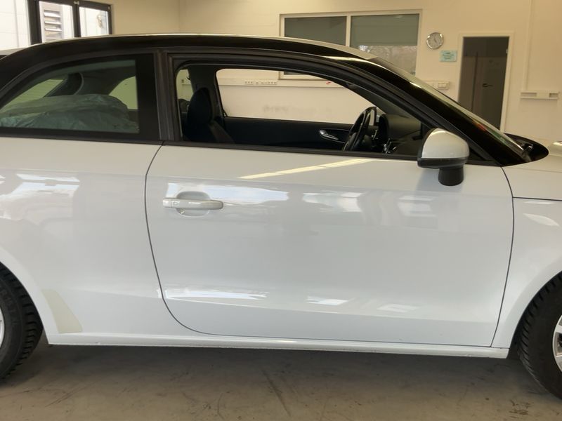 Audi A1 1.6 TDI Ambition — zdjęcie 7