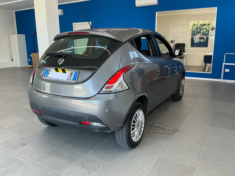 Lancia Ypsilon 0.9 TwinAir CNG Elefantino — zdjęcie 2