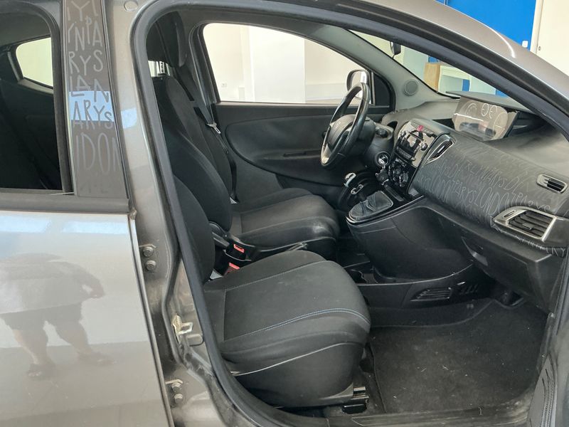 Lancia Ypsilon 0.9 TwinAir CNG Elefantino — zdjęcie 3