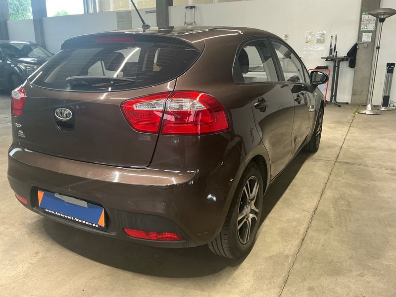 Kia Rio 1.2 Attract — zdjęcie 2