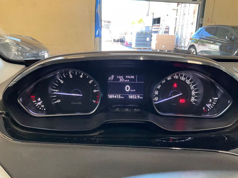 Peugeot 208 1.2 VTi Allure 2013 – снимка 4