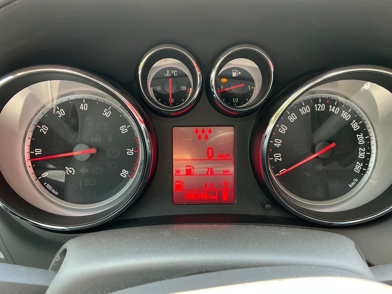 Opel Zafira Tourer 1.4 Turbo Edition — zdjęcie 13
