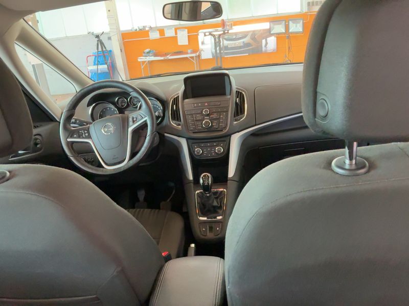 Opel Zafira Tourer 1.4 Turbo Edition — zdjęcie 12