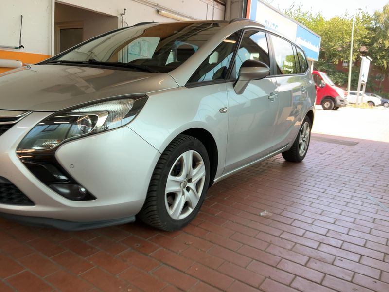 Opel Zafira Tourer 1.4 Turbo Edition — zdjęcie 2