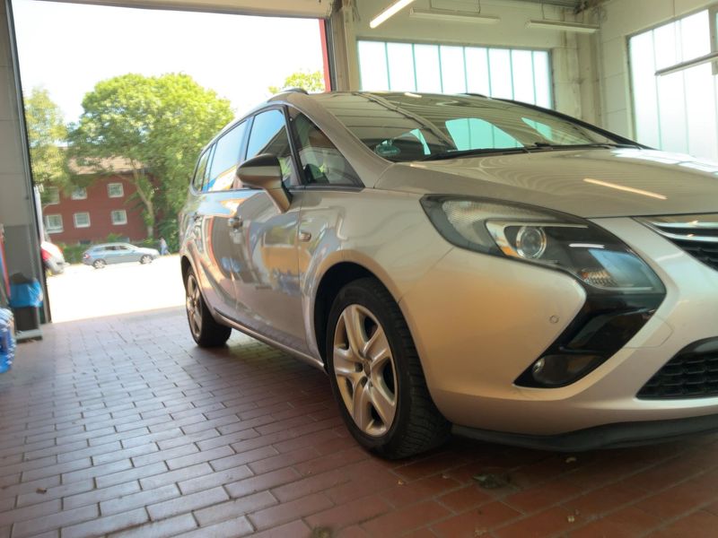 Opel Zafira Tourer 1.4 Turbo Edition — zdjęcie 8