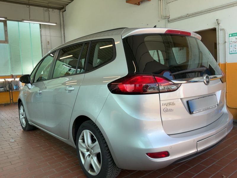 Opel Zafira Tourer 1.4 Turbo Edition — zdjęcie 3