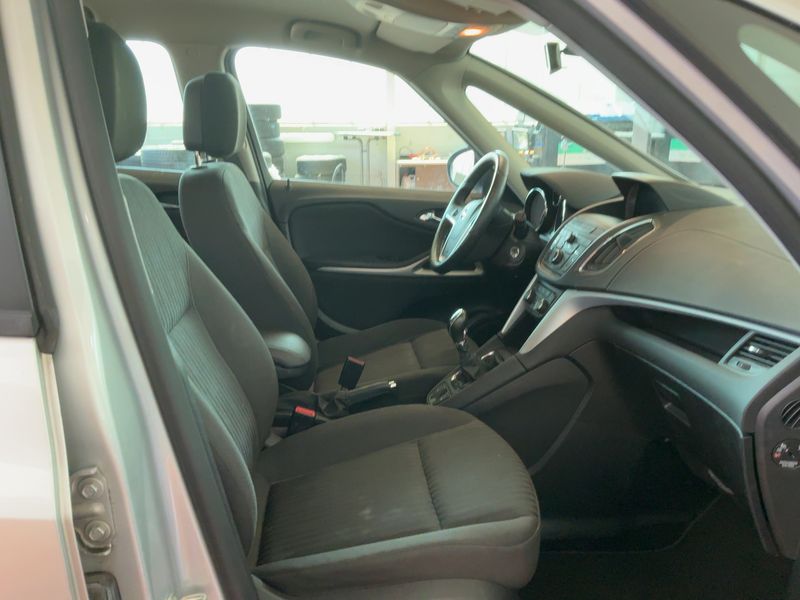 Opel Zafira Tourer 1.4 Turbo Edition — zdjęcie 11