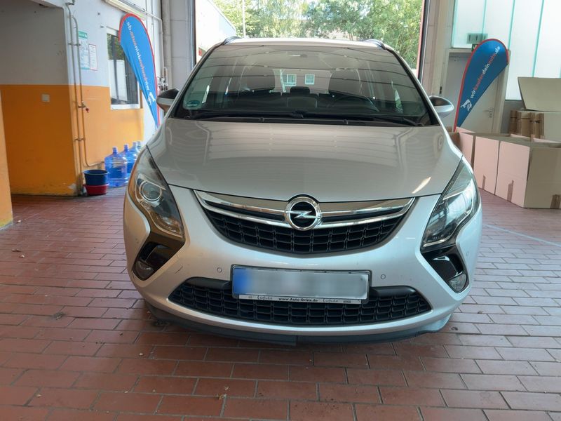 Opel Zafira Tourer 1.4 Turbo Edition — zdjęcie 9