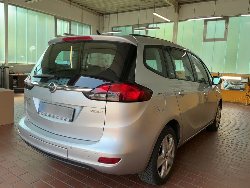 Opel Zafira Tourer 1.4 Turbo Edition — zdjęcie 6
