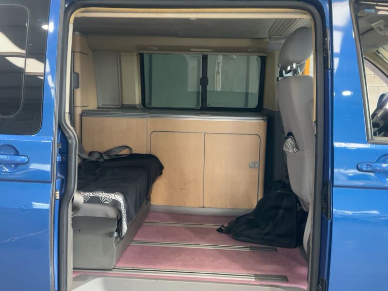 Volkswagen T5 California 2.5 TDI Trendline Aufstelldach — zdjęcie 14