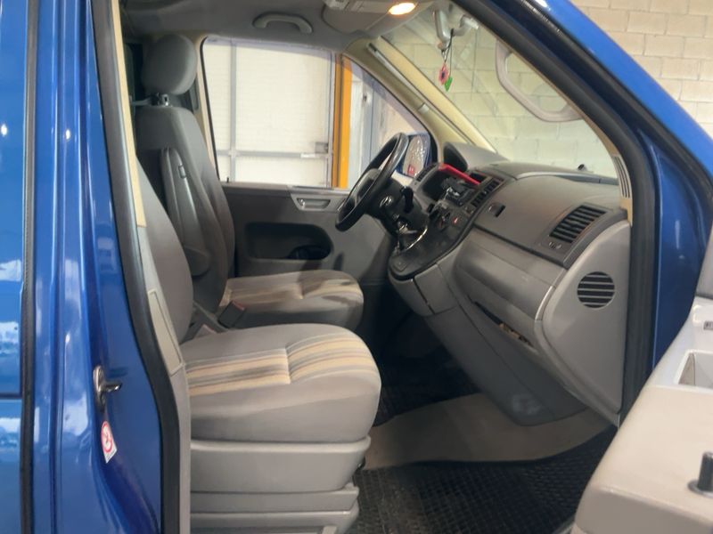 Volkswagen T5 California 2.5 TDI Trendline Aufstelldach — zdjęcie 11