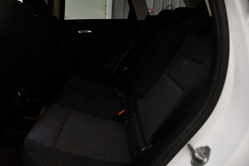 BMW iX1 eDrive 20 — zdjęcie 12