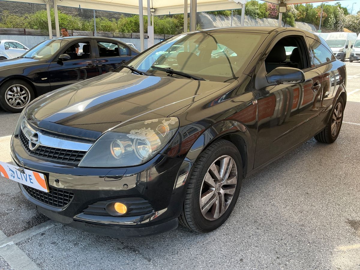 Opel Astra 2009 — photo 1