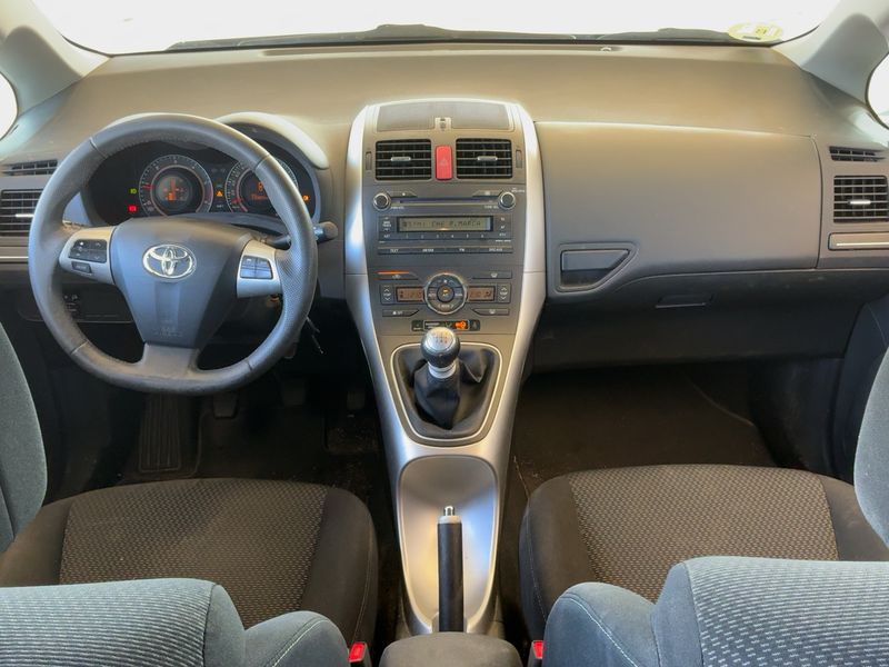 Toyota Auris 1.4 Turbodiesel Active — zdjęcie 12