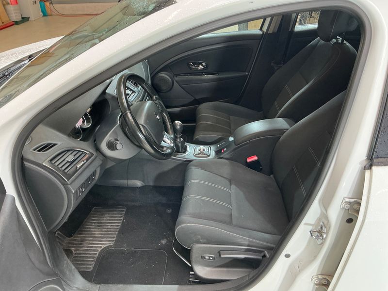 Renault Megane 1.2 Paris — zdjęcie 3