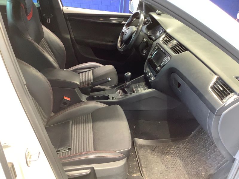 Skoda Octavia 2.0 TSI RS 2016 – снимка 17