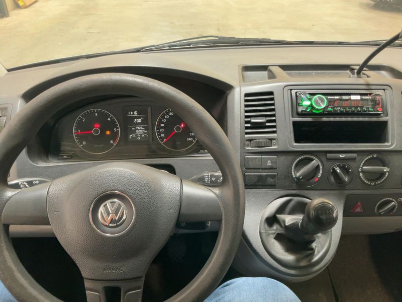 Volkswagen T5 Kombi 2.0 TDI — zdjęcie 12