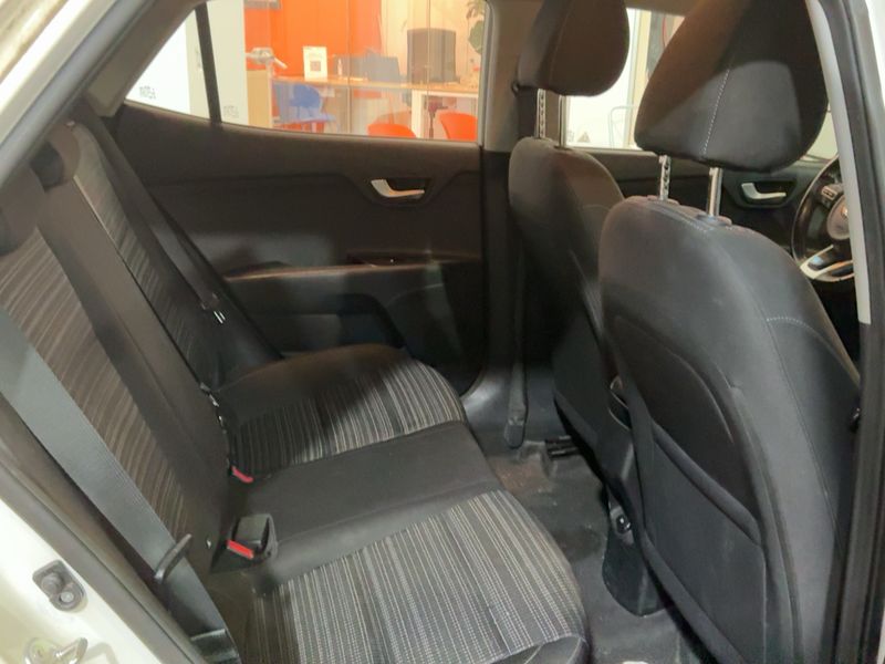 Kia Stonic 1.6 CRDi Style 2018 – снимка 19