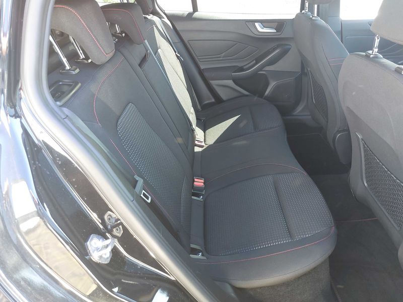 Ford Focus 1.0 EcoBoost Mild-Hybrid ST-Line X — zdjęcie 14