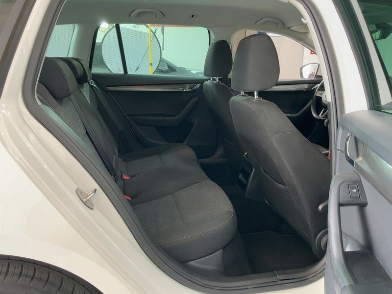 Skoda Octavia 1.6 TDI Soleil 2019 – снимка 19