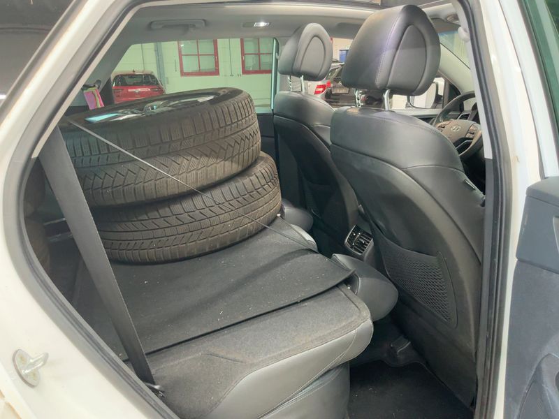 Hyundai Tucson 2.0 CRDi Premium 4WD — zdjęcie 14