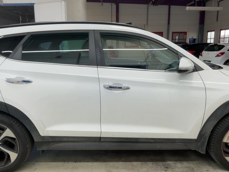 Hyundai Tucson 2.0 CRDi Premium 4WD — zdjęcie 7
